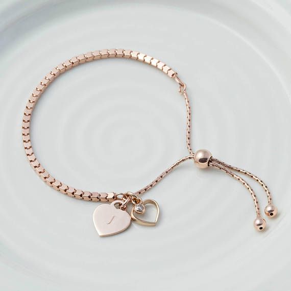 A beautiful cube link slider charm bracelet, in gorgeous rose gold.  An open rose gold heart charm sits in a cluster with a heart charm to be engraved with the initial of your choice, a little rose gold set Swarovski crystal adds a bit of sparkle.  This bracelet is sure to become a much Cube Bracelet, Friendship Heart, Gold Cube, Gold Heart Bracelet, Pretty Accessories, Bracelet Sets, Slider Bracelet, Bracelet Rose Gold, Open Rose