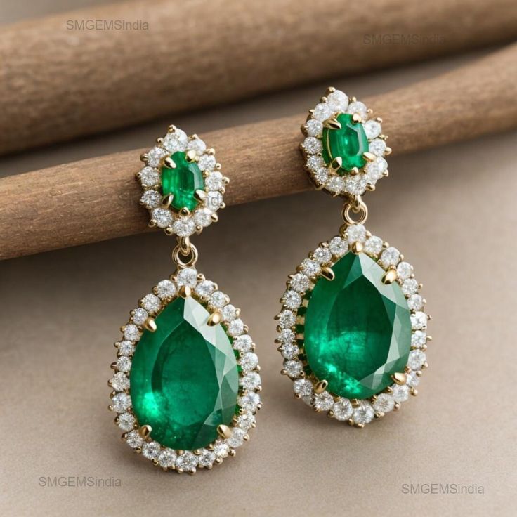 Oval And Pear Shape Natural Zambian Emerald And Diamond Dangle Drop Earrings / 18K Gold Women Gift Earrings / Christmas Gift Earrings Elevate your jewelry collection with these exquisite Oval and Pear Shape Natural Zambian Emerald and Diamond Dangle Drop Earrings. Crafted with care and precision in luxurious 18K gold, these earrings are sure to make a statement. Whether you're treating yourself or searching for the perfect Christmas gift for a special woman in your life, these stunning earrings Christmas Gift Earrings, Emerald Bracelet, Zambian Emerald, Earrings Christmas, Emerald Pendant, Emerald Necklace, Emerald Earrings, Stunning Earrings, Bracelet Collection