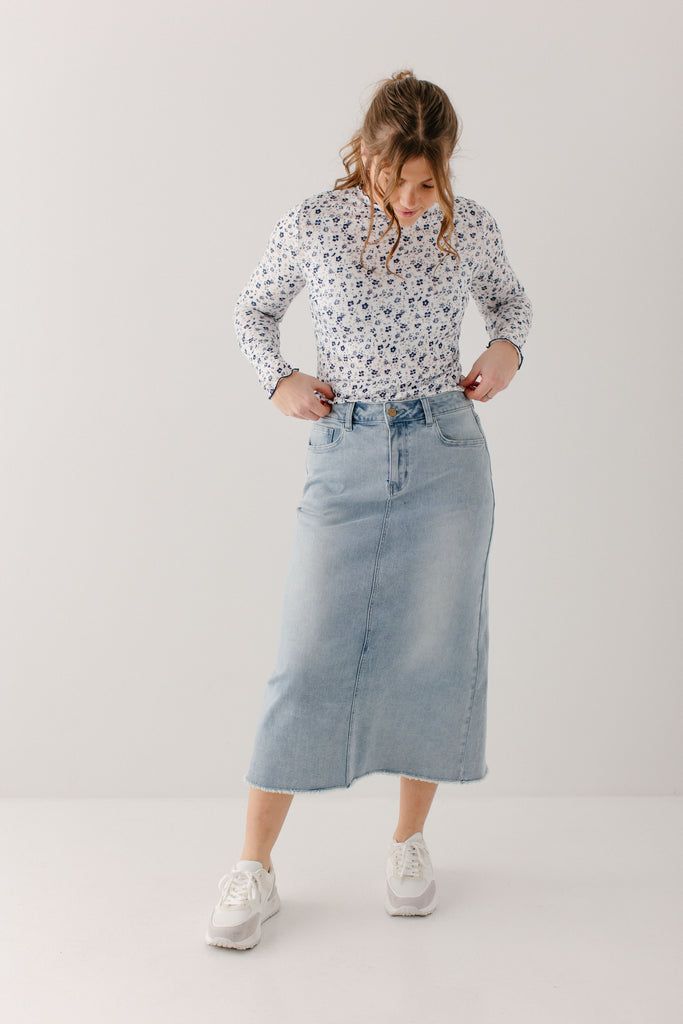 Casual Medium Wash Denim Skirt For Spring, High Rise Fitted Denim Skirt For Spring, Fitted High Rise Denim Skirt For Spring, Trendy Mid-rise Denim Skirt For Spring, Spring Medium Wash Denim Skirt, Denim Skirt For Spring, Casual Mid-rise Denim Skirt For Spring, Spring Denim Skirt For Day Out, Spring Day Out Denim Skirt