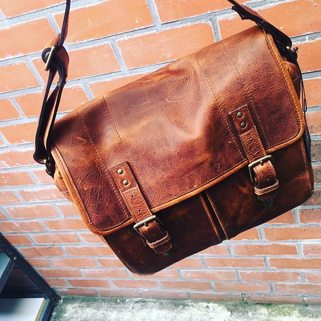 The Prince Street messenger via @vincentbalez on Instagram Ona Bags, Laptop Messenger Bags, Waxed Canvas, Men's Accessories, Full Grain Leather, Camera Bag, Messenger Bag, Prince, Satchel