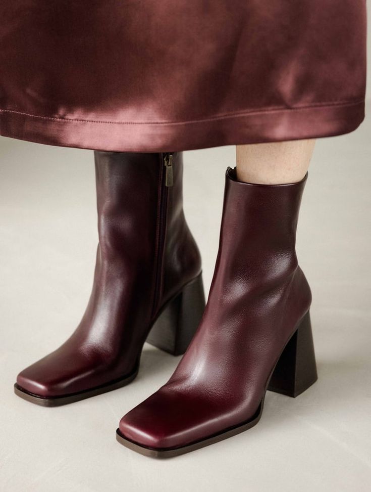 Wilma Cabernet - High heel boots with square-toe in bordeaux Leather Maroon Chelsea Boots, Women Heel Boots, Cold Fits, Heel Boots, Heeled Ankle Boots, High Heel Boots, Womens Heels, Winter Season, High Heel