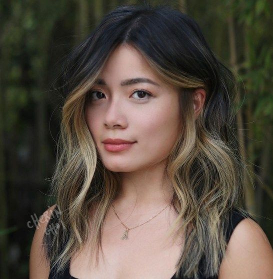 Black Hair with Blonde Money Pieces Balayage Hair Ideas, Balayage Long Hair, Black Hair Balayage, Hair Color Underneath, Hair Color Streaks, Money Piece, Hair Adviser, Balayage Hair Dark, Hair Streaks