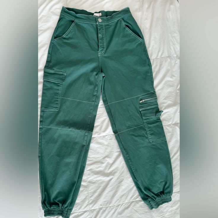 Rachel Paige Baggy Cargo Pants Never Worn. Green Baggy Cargo Jeans With Hip Pockets, Green High Waist Baggy Cargo Pants, Baggy High Waist Green Cargo Pants, Baggy Green Cargo Jeans, Trendy Green Parachute Pants With Side Pockets, Trendy Green Cargo Parachute Pants, Green Baggy Cargo Jeans, Green Jeans With Side Pockets For Streetwear, Green High-waisted Utility Cargo Pants