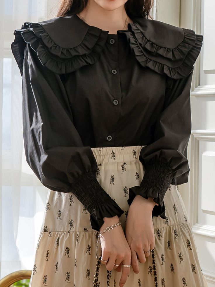 Layered Sleeves Blouse, Puffy Shirt Outfit, Kpop Fashion Women, Black Blouse Outfit, Blouse Designs Ideas, Black Blouses, Blouse Outfit Casual, Gothic Blouse, Shirred Top