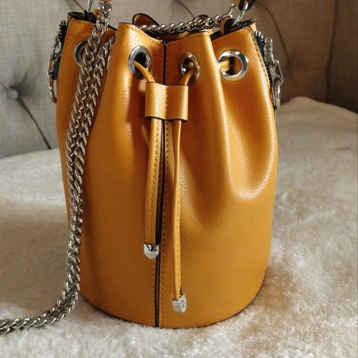 Small/Med Yellow Bag With Silver Detail 6 In Diameter X 8.5 Height Zara Shoulder Bag With Adjustable Strap For Errands, Shopping Shoulder Bucket Bag With Chain Strap, Shopping Bucket Bag With Chain Strap, Zara Crossbody Shoulder Bag For Errands, Chic Bucket Satchel With Zipper Closure, Shopping Bucket Bag With Zipper Closure, Everyday Use Crossbody Bucket Bag With Chain Strap, Trendy Bucket Bag With Gold-tone Hardware For Errands, Everyday Bucket Shoulder Bag With Chain Strap