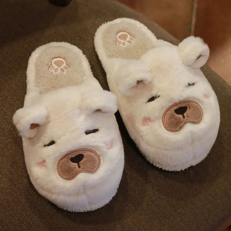 Fuzzy Teddy Bear Slippers Teddy Bear Slippers, Kawaii Games, White Slippers, Kawaii Bags, Bear Slippers, Kawaii Backpack, Fur Heels, Kawaii Faces, Kawaii Pens