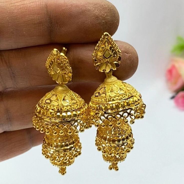 Gold Earrings Indian, Traditional Indian Wedding, Jhumka Earrings, Gold Plated Earrings, Keep Jewelry, Indian Jewelry, Sterling Ring, Deodorant, Handmade Ring