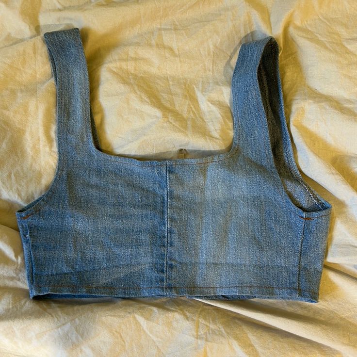 Nwot Urban Outfitters Denim Crop Top Size Small Casual Cropped Medium Wash Denim Top, Cropped Washed Blue Denim Jeans, Fitted Cotton Crop Top With Pockets, Trendy Medium Wash Cotton Denim Top, Everyday Light Wash Denim Tops, Fitted Denim Blue Casual Top, Fitted Denim Blue Cotton Crop Top, Blue Cropped Denim Jeans, Dark Wash Cropped Cotton Tops