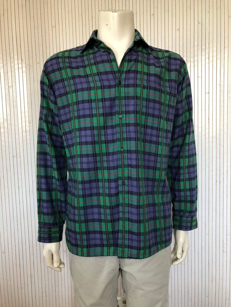 Vintage checkered shirt Pierre Cardin Green and Purple Men's Shirt with long sleeves size L-XL Made in France Lumberjack shirt Brand: Pierre Cardin Country of manufacture: France Size listed: the label is no longer readable, corresponds to L-XL era: 80s Material: cotton and polyester blend Color: green and purple, red Patterns: tiles Long sleeves Pocket: 1 chest pocket with logo embroidered in black Closure: buttons in front The model is an L Corresponds to L-XL Can fit different sizes depending