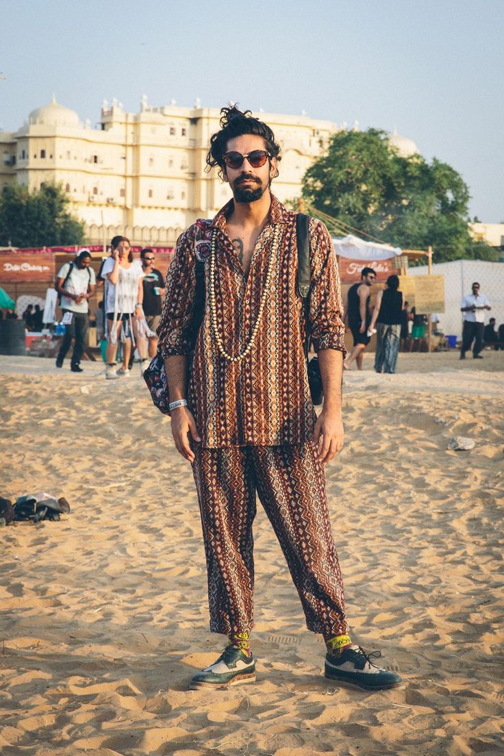 Mens Festival Fashion, Indian Palace, Bohemian Style Men, Festival Outfits Men, Estilo Hipster, Look Festival, Mode Kimono, Estilo Hippy, Mode Hippie