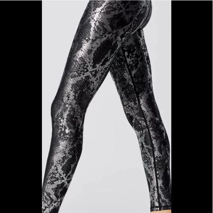 Super Stylish Snakeskin Leggings. Black With Gray Foil. So Cute! Stretch Silver Leggings, Silver Fitted Activewear For Workout, Black Cotton Leggings, Snakeskin Leggings, Maroon Leggings, Black And White Leggings, Cut Out Leggings, Red Leggings, Carbon 38