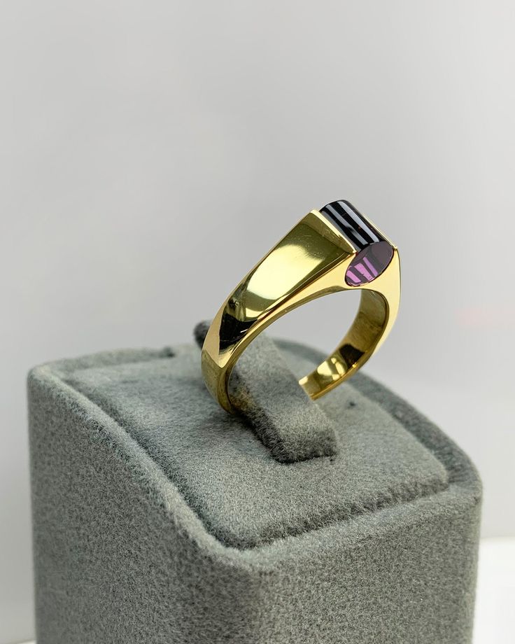 Amethyst Men Ring, Man Pinky Ring, Cylinder Genuine Gemstone, Stylish Gold Silver Ring, Handmade Jewelry, Best Gift for Him ◎ Details ◎ ○ Material 14K Solid Gold or 925 Sterling Silver Weight of Ring : approx 7.00 gr Height of Ring : approx 6.15 mm Width of Band : approx 6.80 mm ○ Upgrade to Solid 18K Gold, please click the link below: https://www.etsy.com/listing/962826004 ○ Gemstone Natural Amethyst Stone approx. 6.80 mm x 6 mm approx. 1 ct Made to Order HANDMADE ITEM ○ For Men Collection : ht Modern Yellow Gold Collectible Rings, Modern Channel Set Ring Jewelry, Modernist Gemstone Ring Jewelry, Modern Gold Sapphire Ring With Accent Stones, Modern Round Collectible Jewelry, Yellow Gold Multi-stone Signet Ring Gift, Modernist Gemstone Signet Ring As Gift, Gold Amethyst Ring With Polished Finish, Polished Gold Amethyst Ring