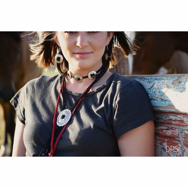 Concho Choker - Choker Necklace - Western Choker - Western Necklace - Concho Necklace - Bolo Choker - Leather necklace - Leather choker - The most popular 3 conchos choker. This choker is EVERYTHING! It is adjustable in the back to fit every neck. I got so many options possible for this one! you can choose the color of your conchos: silver and bronze and the color of the 3 mm real leather. Contact me for any questions. Follow me on Instagram & Facebook for updates and the occasional promo co Festival Choker Jewelry With Adjustable Cord, Festival Jewelry Choker With Adjustable Cord, Black Western Jewelry With Adjustable Length, Southwestern Adjustable Choker As Gift, Western Jewelry With Adjustable Length For Festivals, Western Style Red Jewelry As Gift, Western Style Jewelry With Adjustable Length For Festivals, Western Style Adjustable Jewelry For Festivals, Southwestern Adjustable Choker Jewelry