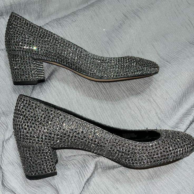 Michael Kors Sz 6.5 M Sparkly Silver On Black Pumps.Well Cushioned. 1.75” Heel Used Once Review Photos Bottoms Look Almost Brand New You Can Use Affirm At Checkout Accepting Reasonable Offers, No Low-Balling, Those Will Not Be Responded To. Serious Buyers Only. All Offers Must Be Close To The Listing Price. Metallic Silver Heels With 4-inch Heel For Formal Occasions, Silver Low Heel Medium Width Heels, Silver High Heel Court Shoes With Medium Width, Silver High Heel Court Shoes Medium Width, Silver Pointed Toe Heels Medium Width, Silver Heels With Medium Width And Pointed Toe, Silver Court Shoes With 4-inch Heel For Evening, Silver Closed Toe Court Shoes Medium Width, Silver Low Heel Court Shoes For Evening