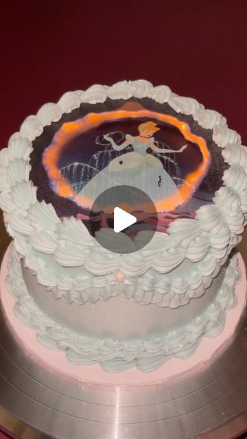 there is a cake that has been decorated with an image of the princess and the frog on it