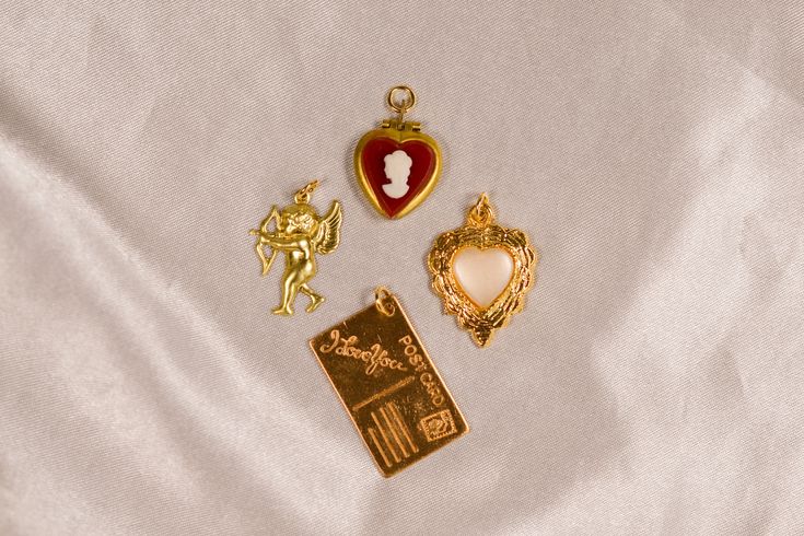 The Lovers Vintage Charm Lot includes: 1 Vintage Red Cameo Heart Locket Charm, 1 Vintage I Love You Postcard Charm, 1 Vintage Pearl Heart Charm, and 1 Vintage Cupid Charm. All charms are brass and may need to be touched up with a jewelry cloth to keep them sparkling! Not to worry I include a jewelry cloth with every order BUILD YOUR OWN CUSTOM CHARM NECKLACE here: https://cloakedinconfidence.etsy.com/listing/1660083621 This charm comes with a gold filled jump ring ready to slide on any chain you might have or to use for jewelry making projects♡ If you need a chain please check out my gold filled everyday paperclip chain: https://www.cloakedinconfidence.co/product-page/large-paperclip-chain This listing is for all brass charms included in the picture. These charms are all light weight and e Valentine's Day Vintage Charm Necklaces, Vintage Charm Necklace With Heart Charm For Anniversary, Vintage Heart Charm Necklace For Keepsake, Vintage Heart Charm Necklaces For Valentine's Day, Vintage Charm Necklaces For Anniversary On Valentine's Day, Vintage Heart-shaped Keepsake Charm Necklace, Vintage Heart Pendant Charm Necklace For Valentine's Day, Vintage Heart Pendant Charm Necklace For Wedding, Vintage Heart Pendant Charm Necklace