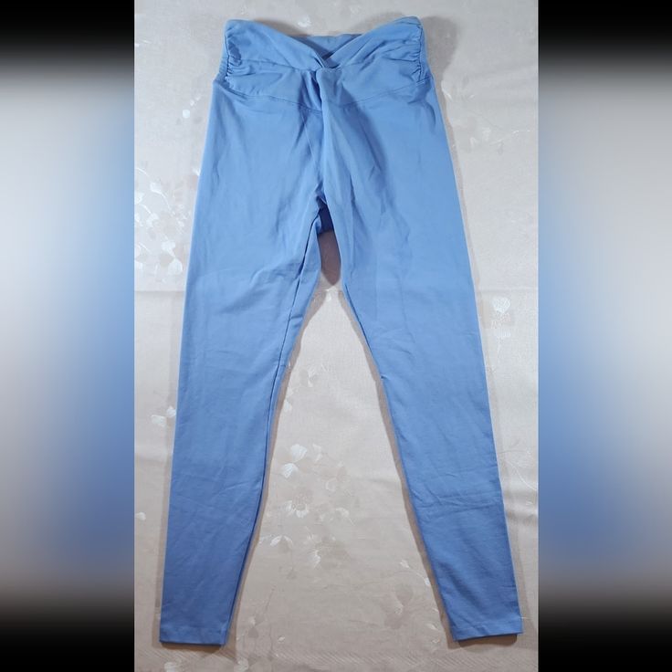 Victoria's Secret Pink Active Leggings Sz M Blue Cotton Twist Waist Full Length. High Rise Stretch Light Blue Leggings For Spring, Light Blue Stretch Pants, Light Blue Fitted Full-length Bottoms, Light Blue Fitted Full Length Bottoms, Stretch Light Blue Bottoms For Athleisure, Blue Yoga Pants With Pockets, Fitted Light Blue Casual Leggings, Blue Stretch Leggings For Loungewear, Blue Leggings With Elastic Waistband For Workout