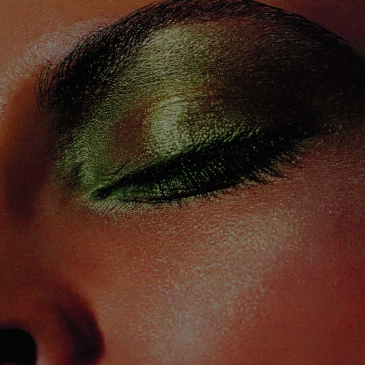 Dark Green Makeup Looks, Green Makeup Aesthetic, Olive Green Eyeshadow, Makeup Clips, Venus In Capricorn, Descendants Oc, Jolyne Cujoh, Vast Error, Mother Dearest