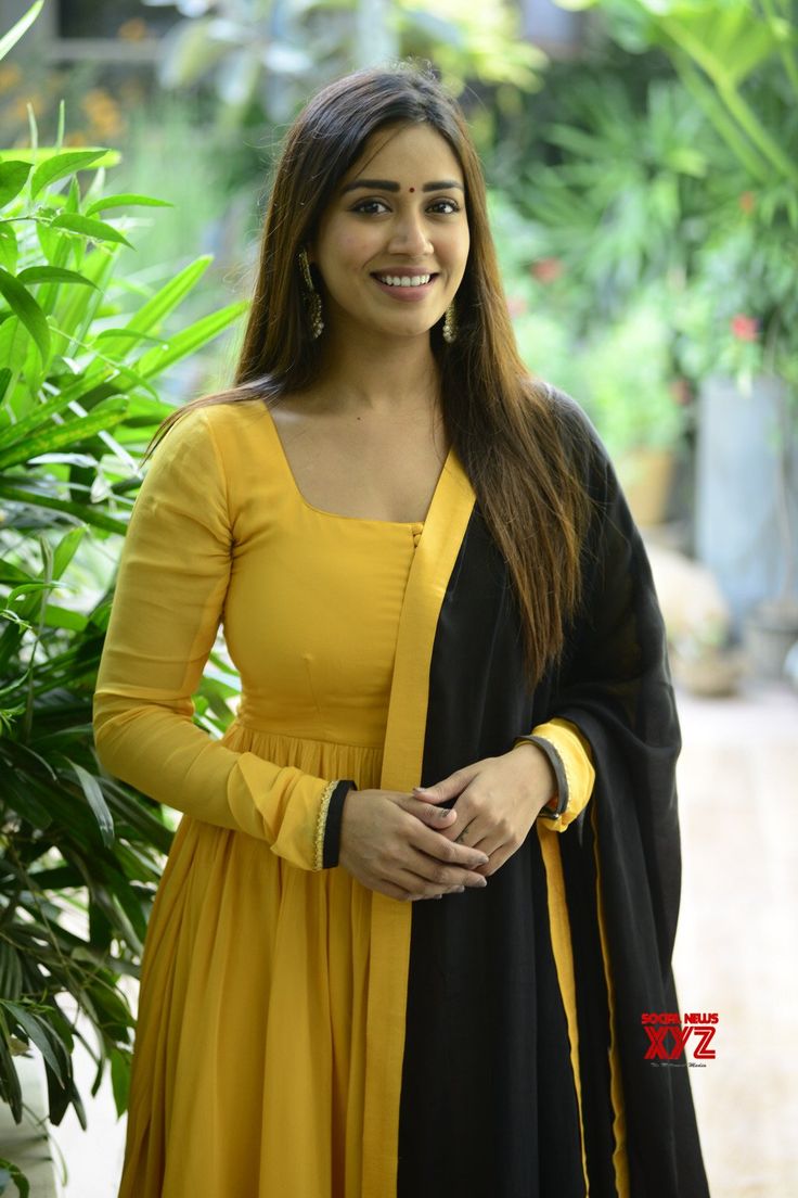 Nivetha Pethuraj, Long Gown Design, Anarkali Dress Pattern, Long Dress Design, Indian Woman, Indian Actress Hot Pics, Indian Fashion Dresses, Indian Beauty Saree