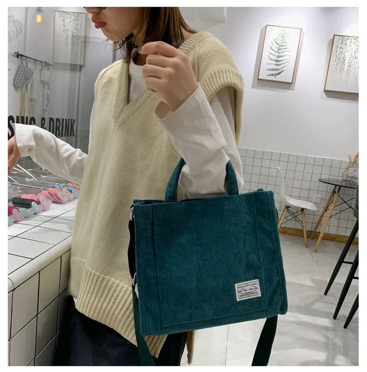 ✅ Minimalist style ✅ Great for everyday life ✅ Perfect gift Material: Corduroy Square Handbag, Vintage Messenger Bag, Handbags Casual, Tote Bag Black, Luxury Designer Handbags, Cross Bag, Student Fashion, Canvas Handbags, Casual Tote