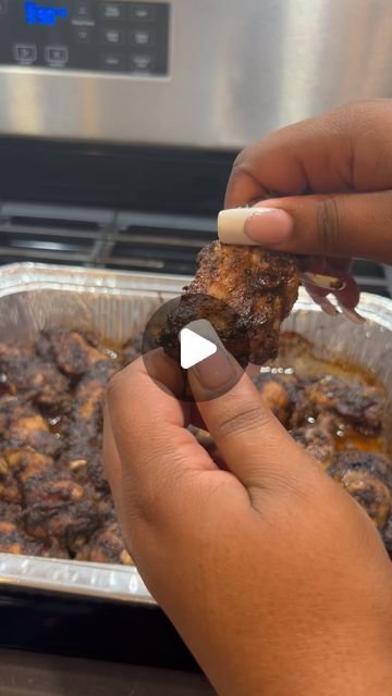 Charlae Toone Capers on Instagram: "Honey jerk wings🤤 MERRY CHRISTMAS EVERYONE! 🎄🎅🏾🫶🏾 #fyp #mochaaskitchen #fypシ #food #wings #cateringservice #jerkwings #honeyjerk #tiktok #reels" Honey Jerk Chicken, Baked Jerk Chicken, Cabbage Recipes Healthy, Jerk Chicken Wings, Jerk Chicken Recipe, Jamaican Dishes, Baking With Honey, Fried Chicken Wings, Chicken Meals