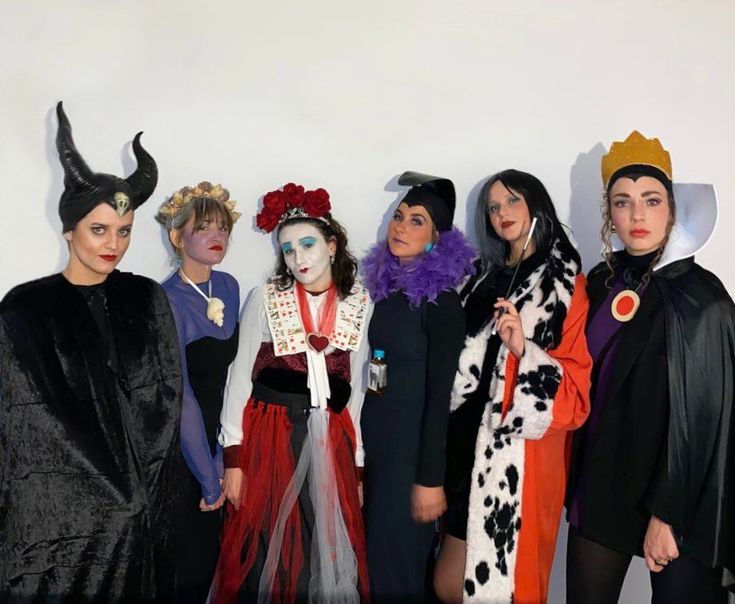 Maleficent, Ursula,  Regina di cuori, Izma, Crudelia, Grimilde Disney Villains Costume, Work Costumes, Disney Villain Costumes, Villain Costumes, Carnival Costume, Group Costumes, Disney Party, Carnival Costumes, Costumes Halloween