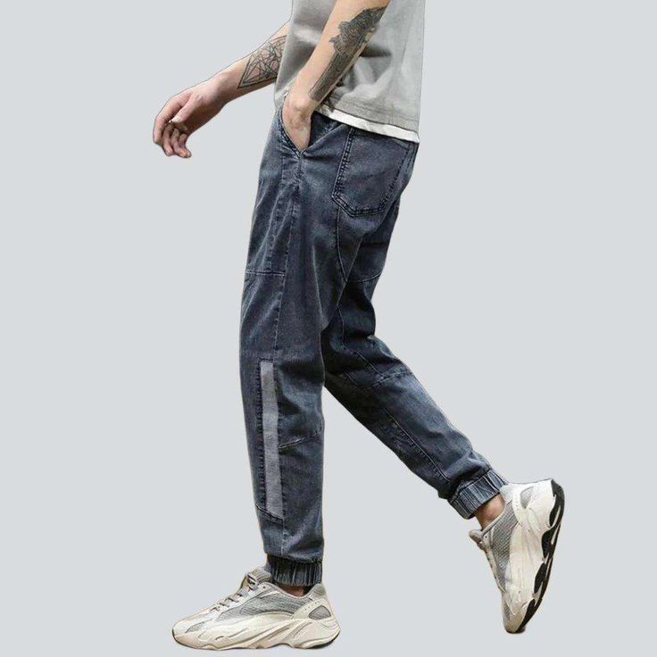 Welcome to the 2023 Autumn Collection and the latest addition to your wardrobe our street-trend denim joggers with bands! Flaunt your unique trend in this vintage-inspired jogger. textured to perfection with a mid-waist silhouette and drawstrings closure.Why You'll Fall In LoveFashioned with a comfortable fit. this jogger is perfect for everyday wear and special occasions alike. The mid-waist form and drawstrings closure ensure a perfect fit as you move through your day in comfort and style.Unmi Vintage Street Style, Modern Street Style, Punk Vintage, Vintage Preppy, Wardrobe Classic, Distressed Boyfriend Jeans, Denim Patterns, Autumn Collection, Street Trends