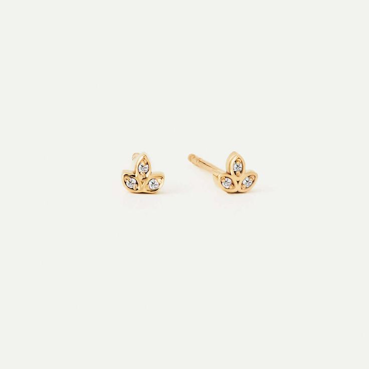 These Diamond Lotus Stud Earrings in 14K Gold are a striking blend of sophistication and simplicity. Dainty flower designs, studded with sparkling diamonds, make these earrings an exquisite choice for any woman. Made with 14k solid gold, they offer durability and long-lasting shine. Ideal as a gift for a loved one, these diamond leaf studs will complement any outfit, lending a hint of elegance and charm to your everyday style. 14k solid gold handcrafted pieces 100% ethical sourced jewelry Materi Real Gold Jewelry, Recycled Gold, Perfect Gift For Her, Sparkle Diamonds, Everyday Style, Flower Designs, Natural Diamonds, Everyday Fashion, Gold Diamond