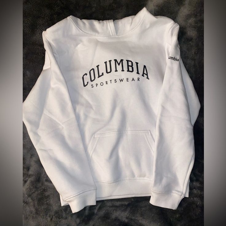 Columbia Youth Hoodie *Never Been Worn White Hooded Sports Top, White Long Sleeve Hoodie For Sports Season, White Hooded Top For Sports, White Fleece Sweatshirt For Spring, White Winter Hoodie For School, White Long Sleeve Casual Hoodie, White Sports Hoodie, White Hoodie For College In Spring, White Hoodie For College In Fall