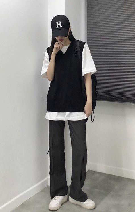 Black And White Clothing, Boyish Outfits, Outfit Korean, White Clothing, Style Hijab, Tomboy Outfits, Tomboy Style Outfits, Korean Girl Fashion, Swaggy Outfits