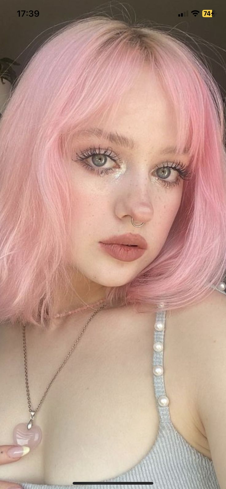 Pink Hair Fair Skin, Pink Hair Pale Skin, Pink Hair Light Skin, Pink Hair Green Eyes, Mint Hair Color, Pink Hair Blue Eyes, Flattering Makeup, Blush Pink Hair, Pale Pink Hair