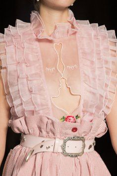 Vivetta clp RS17 7056 Couture Dior, Kid Fashion, Milan Fashion Weeks, Elegantes Outfit, Winter Trends, Mode Inspiration, Spring 2017, Pastel Goth, Mode Style