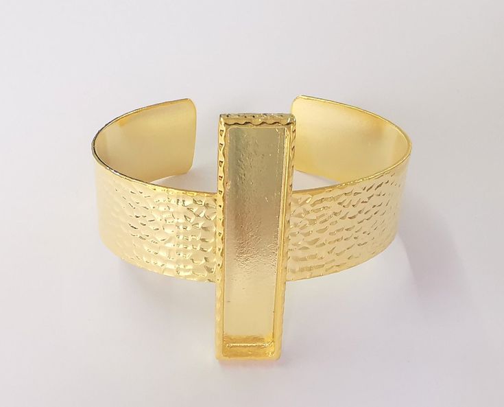 Material Wrist strap : Brass Blank : zinc alloy Color: Shiny Gold Wristband width: 20 mm Blank Size : 50x10 mm Square Blank inner depth : 3 mm Quantity : 1 pc. To see other all Gold Bracelet Blanks please click below https://www.etsy.com/shop/AZsupplies/search?search_query=bracelet+blank+gold&order=date_desc&view_type=list&ref=shop_search To see other all Silver Bracelet Blanks please click below https://www.etsy.com/shop/AZsupplies/search?search_query=bracelet+blank+silver&order Adjustable Metal Bangle For Formal Occasions, Nickel-free Metal Cuff Bracelets, Gold Rectangular Cuff Bracelet Gift, Adjustable Gold Rectangular Cuff Bracelet, Gold Adjustable Rectangular Cuff Bracelet, Nickel-free Metal Cuff Bracelet, Nickel-free Gold Metal Bangle, Metal Band Jewelry As Gift, Metal Cuff Bracelet With Strap