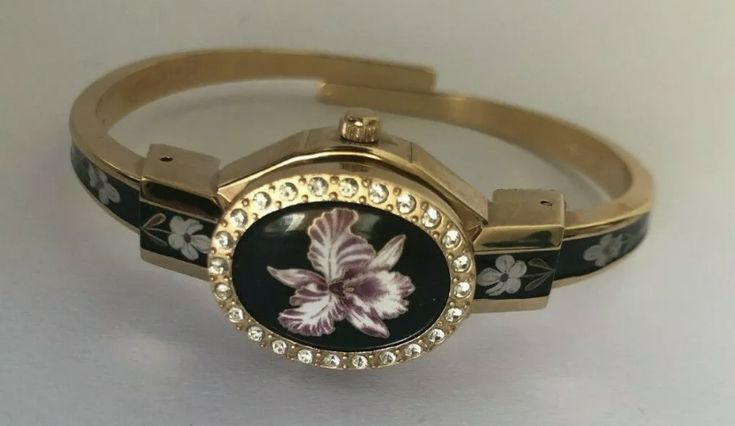 Vintage Andre Mouche Ladies Floral Enamel Watch Covered Lid Quartz Swiss Made Andre Mouche Watch, Vintage Peekaboo Watch, Peekaboo Watch, Skeleton Watches, Aesthetic Grunge Outfit, Bangle Watches, Gold Jewelry Earrings, Fossil Watches, Dope Jewelry