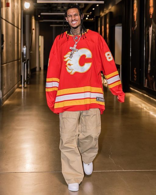 Hockey Outfit, Baseball Jersey Outfit, Hockey Outfits, Nike Air Forces, Streetwear Fashion Men, Jersey Fashion, Drippy Outfit, Nba Outfit, Nba Fashion