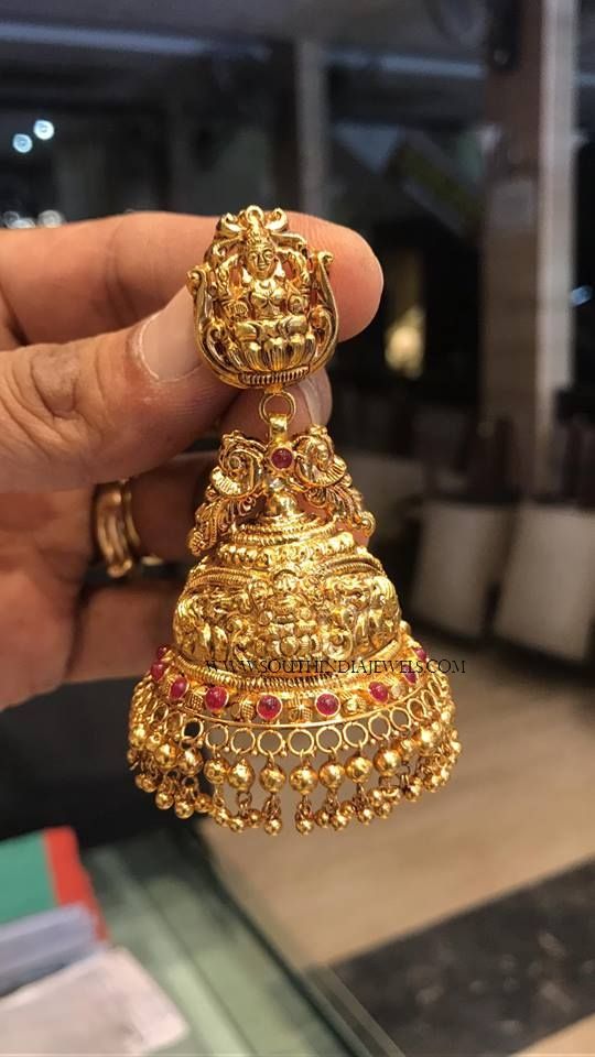 Gold Plain Jhumka Designs, Gold Lakshmi Jhumka Designs, Latest Gold Temple Jhumka Collections. Gold Jhumkas Latest Designs, Latest Buttalu Designs Gold 2023, Golden Jhumkas Indian Designers, Jumka Design Gold Latest, Jimikki Kammal Gold, Gold Jumkas Design Latest, Gold Jumkas Design, Gold Buttalu Earrings Latest, Jumka Design Gold