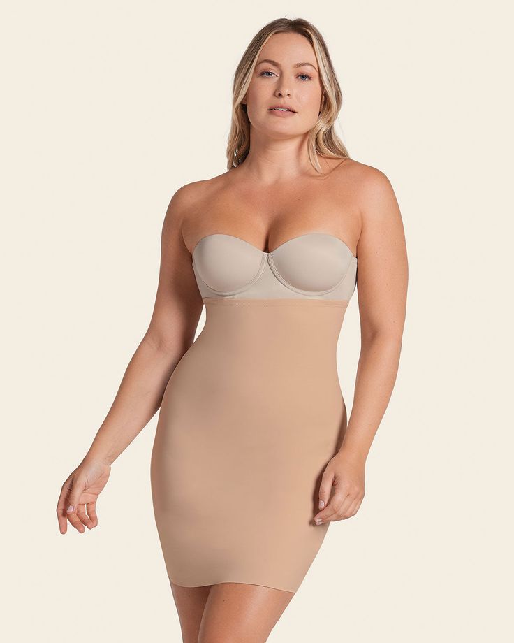 Esta faja tipo vestido es el complemento perfecto para tus vestidos ajustados. Es busto libre para que lo uses con tu brasier favorito. La banda siliconada interna en la base del busto le da más ajuste a la prenda cuando la uses sin las cargaderas. Genera compresión en el abdomen, la cintura, los muslos y adem�ás, no aplana los glúteos gracias al elástico recogido en el centro que les da una modelación más redondeada. Está elaborado en DuraFit®, nuestro material de compresión liviano, de tacto fr Thigh Rub, Open Bust, Legging Sport, Mindfulness Journal, Compression Fabric, Body Shapers, Sport Running, Easy Wear, Shapewear