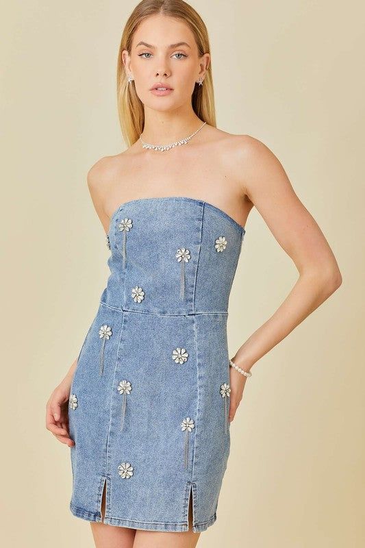 Falling Flower Stone Trim Bodycon Denim Dress Trendy Mini Denim Top For Spring, Spring Fitted Medium Wash Mini Dress, Spring Fitted Mini Dress In Medium Wash, Spring Medium Wash Fitted Mini Dress, Medium Wash Fitted Mini Dress For Spring, Fitted Denim Blue Mini Dress For Spring, Spring Fitted Denim Dress, Spring Mini Denim Dress, Spring Light Wash Denim Top