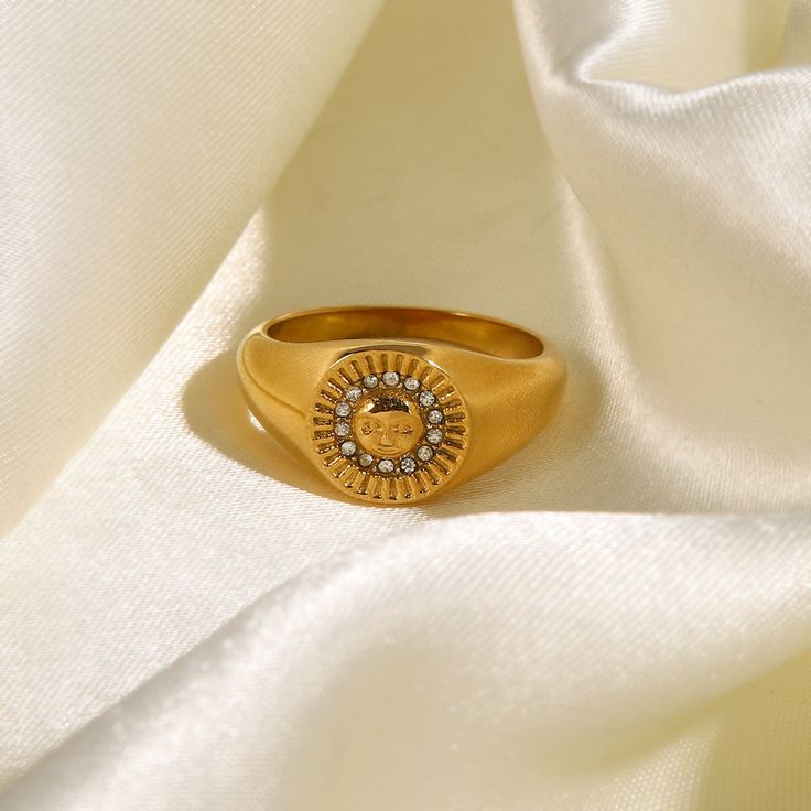 The Sunny Signet Gold Ring is bright and shiny way to sport a gold signet ring in an eclectic way. Crafted in stainless steel with 18 karat gold inlay and AAA zircons, this signet ring is built to last. Waterproof, hypoallergenic, and meant to daily wear. Best Friend Rings, Friend Rings, Ring Elegant, Friendship Rings, Gold Statement Ring, Gold Signet Ring, Stylish Rings, Polish Remover, Amethyst Purple