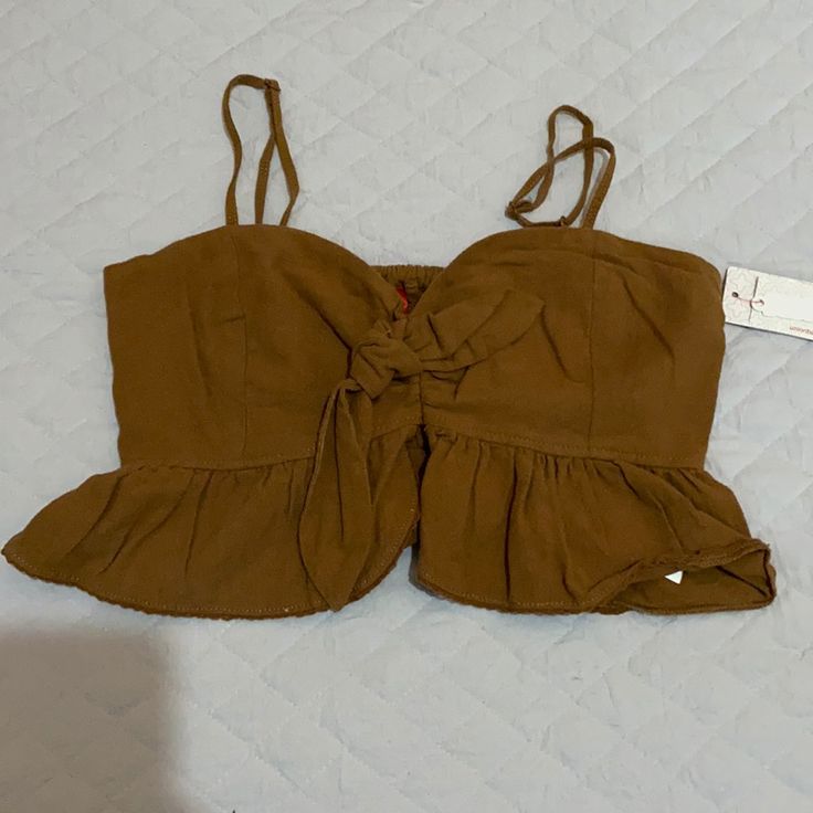 Nwt Unionbay Crop Top Size Small Casual Spring Crop Top With Ruffle Hem, Casual Ruffle Hem Crop Top For Spring, Chic Ruffled Crop Top For Vacation, Ruffled Tops For Vacation, Ruffled Tops For Beach, Cropped Ruffle Hem Top For Day Out, Brown Crop Top For Vacation, Chic Crop Top For Beach In Fall, Vacation Ruffle Crop Top