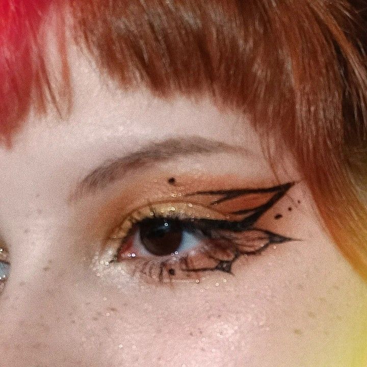 Concert Makeup Colorful, Fantasy Eyeliner Ideas, Fun Graphic Eyeliner, Fae Inspired Makeup, Fun Concert Makeup, Funky Makeup Creative, Cool Eyeliner Designs, Cowboy Makeup, Funky Eyeliner