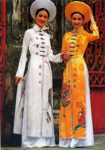 Traditional Dress Vietnam   - Explore the World with Travel Nerd Nici, one Country at a Time. http://TravelNerdNici.com Asia Travel Outfit, Traditional Chinese Clothing, Vietnamese Clothing, Vietnam Fashion, Costumes Around The World, Native Dress, Travel Clothes, National Dress, Ethnic Dress