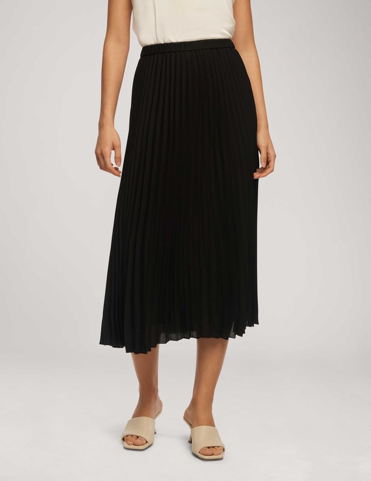 Solid Pull On Pleated Skirt Solid Stretch Pleated Skirt, Solid Pleated Skirt With Stretch, Solid Stretch Pleated Skirt With Pleated Hem, Classic Summer Skirt With Pleated Hem, Classic Summer Pleated Skirt With Pleated Hem, Pleated Stretch Skirt With Pleated Hem, Flattering Black Skirt For Spring, Elegant Spring Maxi Skirt With Accordion Pleats, Elegant Flowy Skirt With Elastic Waistband