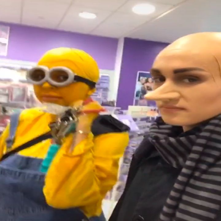 two mannequins dressed in yellow and black are standing next to each other