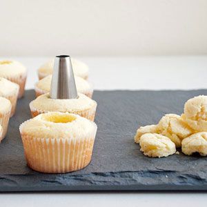 How to Fill Cupcakes - Cupcake Filling Tips - Delish.com So excited to try this!!!! Cupcake Techniques, Cupcake Filling, Filled Cupcakes, Icing Tips, Topsy Turvy, Cake Fillings, Cake Boss, Yummy Cupcakes, Baking Ideas