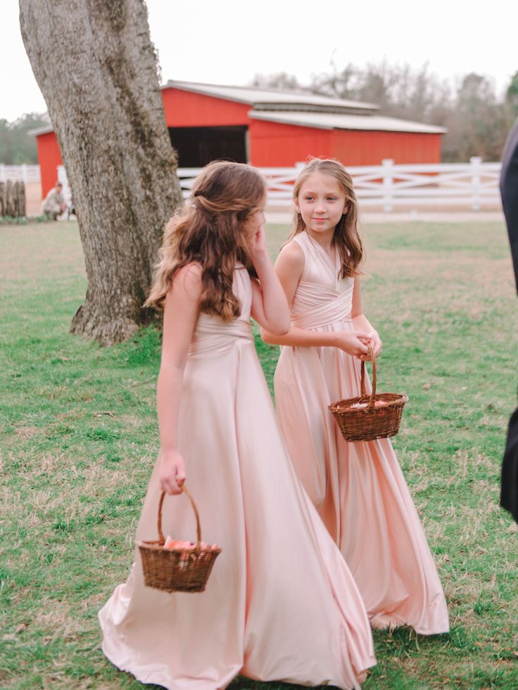 Flower Girls Champagne Dress, Bridal Party With Junior Bridesmaid, Flower Girl Dresses Teenager, Junior Flower Girl Dresses, Teen Flower Girl Dresses, Older Flower Girl Dresses, Older Flower Girl, Bridesmaid Dresses Peach, Jr Bridesmaid Dresses