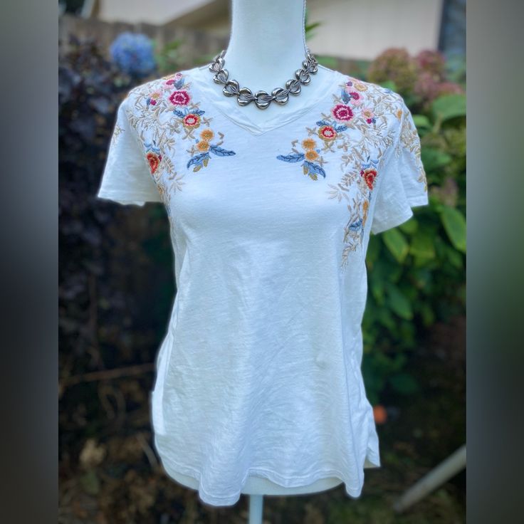 Sundance Embroidered Cotton Tee T-Shirt, White With Splash Of Colored Embroidery. Size Small. Cardigan And Crossbody Bag Sold Separately. Small Cardigan, Crochet Lace Shorts, Embroidered Lace Top, Yellow Tees, Linen Tee, Dolman Sleeve Tops, Waffle Knit Top, Ladies Tee Shirts, White Crochet