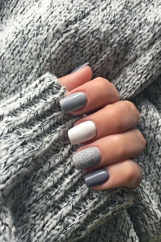 22+ Spring Nails and Colors For 2020 | My favorite spring nails and spring nails colors for this year! #springnails #springnailscolors Nuteral Nails Color Dip, White And Gray Nail Designs, Short Nail Designs Colors, Grey And White Dip Nails, Winter Nails Grey And White, Sns Nails Colors For September, Square Gel Tips Nails Ideas, Grey Colored Nails, Nails For Grey Outfit