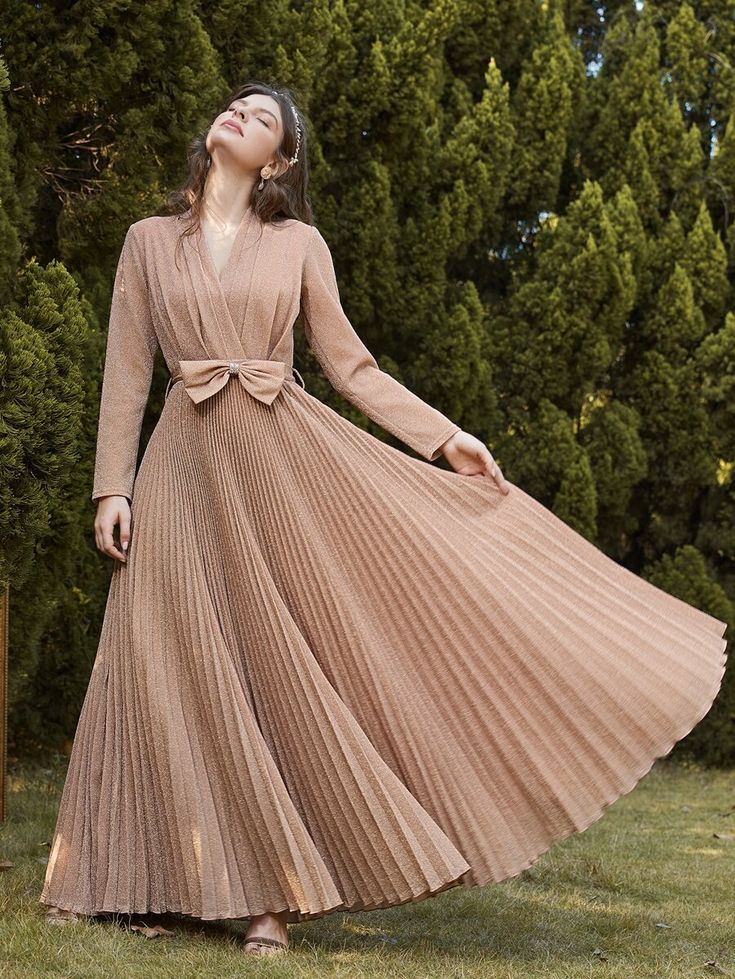 Pleated Fabric Outfits, Pleated Dress Indian, Pleated Fabric Dress, Pleated Dress Midi, Dress For Your Body Type, Women Dresses Casual Summer, Pleated Fashion, Kids Party Wear Dresses, Summer Midi Dress