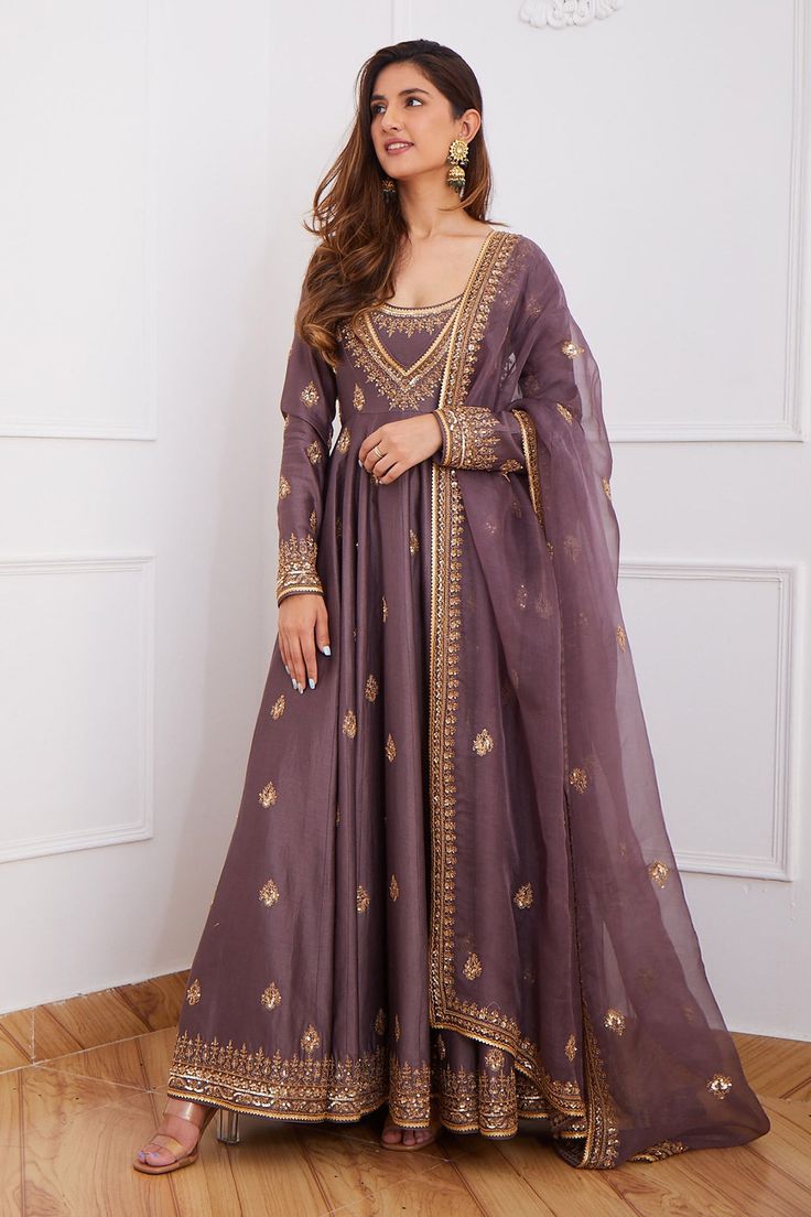 Grand Anarkali Dress, Purple Pakistani Suit, Purple Pakistani Dress, Jigar Mali, Purple Anarkali, Chanderi Anarkali, Silk Anarkali Suits, Desi Outfits, Lehenga Designs Simple